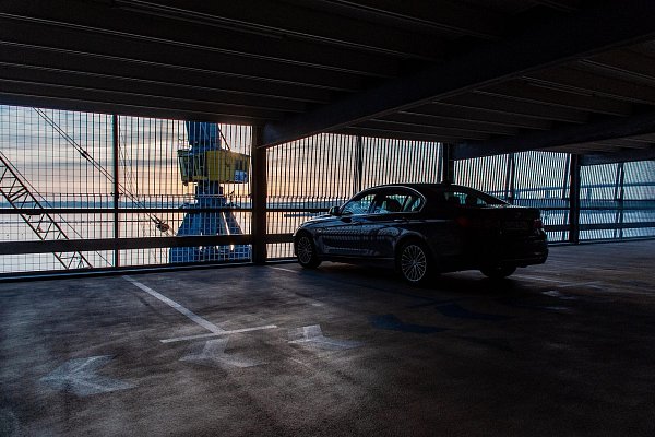 Customer arriving at Best Airport Parking before taking the shuttle to JFK Airport