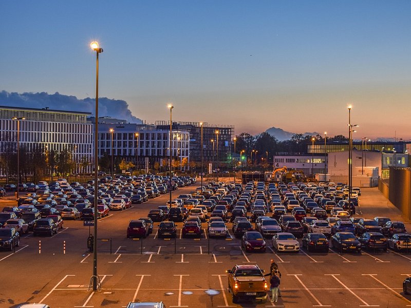 Best Airport Parking staff providing assistance to customers with JFK airport parking and shuttle service